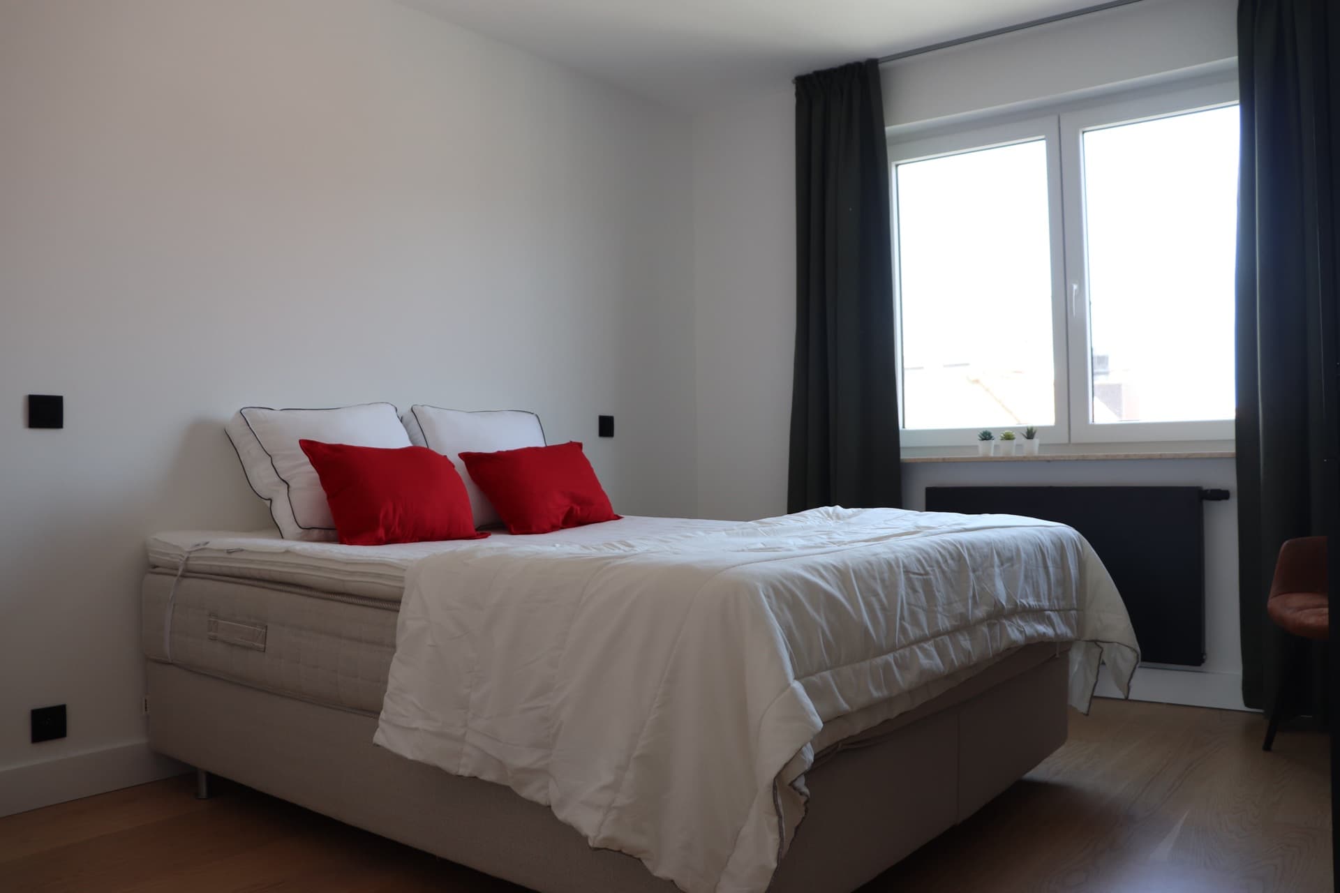 Bedroom with boulevard-facing window